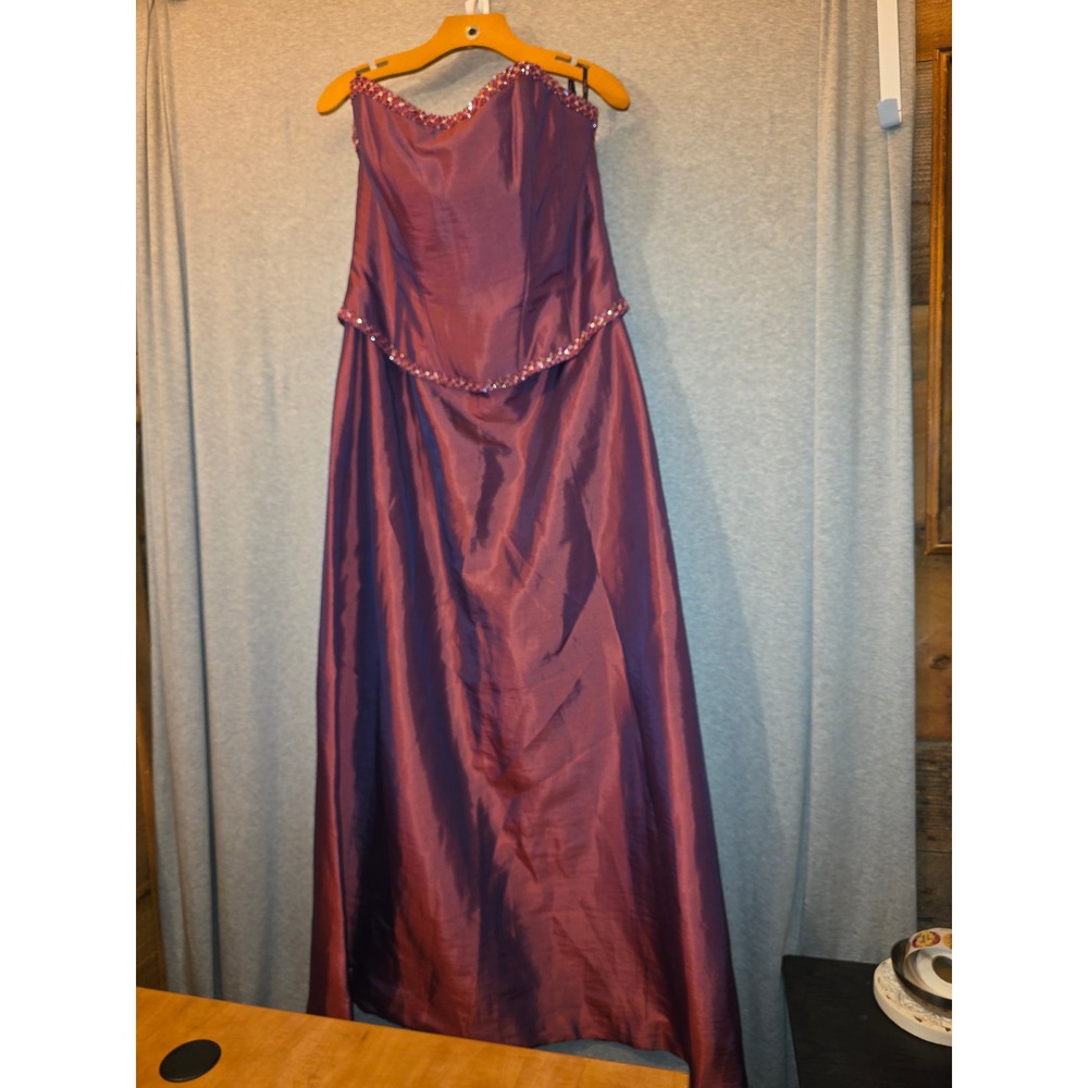 Pinky & Me Purple Iridescent Beaded Strapless Formal Gown Dress Size 16 2217F